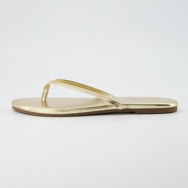 CUSHIONAIRE Cruise Flip Flops for Women Footwear | Vacation Beach Essentials | Casual Summer Sandals for Women 2025 with Wide Width, GOLD 7.5 - Image 6