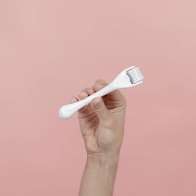 ROSELYNBOUTIQUE Derma Roller for Hair Beard Facial Skin Face 540 Microneedles At-Home Beauty Instrument White Holiday Gift for Men Women - Image 5