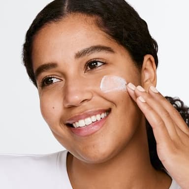 Clinique Exfoliating Face Scrub With Salicylic Acid For Oily Skin Types | Refreshing + Refining, 3.4 Fl Oz - Image 4