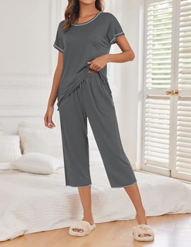 Ekouaer 2 Pack: Women's Pajamas Short Sleeve Sleepwear Tops and Capri Pants Pjs Deep Grey，Stars L - Image 3
