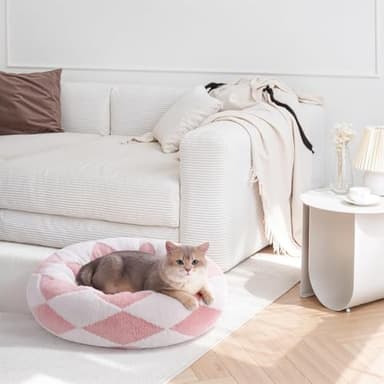 MEWOOFUN Cat Beds for Indoor Cats, Washable Cute Cat Bed Donut Small Dog Bed, Calming Pet Bed with Jacquard Shaggy Plush & Non-Slip Bottom, Ped Bed for Puppy and Kitten (23 inch, Pink Check Plush) - Image 6