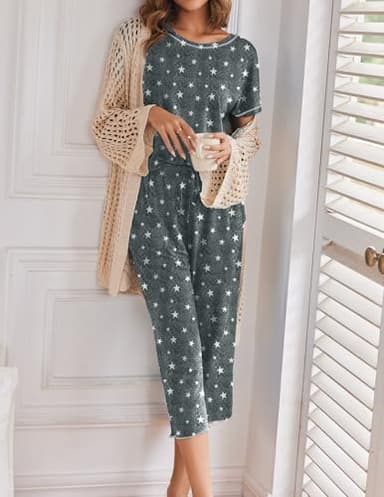 Ekouaer 2 Pack: Women's Pajamas Short Sleeve Sleepwear Tops and Capri Pants Pjs Deep Grey，Stars L - Image 4