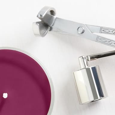 Yankee Candle Sparkling Winterberry Scented Candle, 22oz Large Jar with up to 150 Hour Burn Time, Giftable, Holidays - Image 6