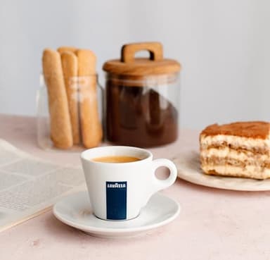 Lavazza QualitÃ Oro Whole Bean Blend, Medium Roast, 2.2 Pound (Pack of 1) ,100% Arabica, Central America & African highland origins, Fruity & Aromatic - Image 5