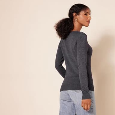 Amazon Essentials Women's Regular-Fit Lightweight Long-Sleeve V-Neck Sweater (Available in Plus Size), Charcoal Heather, 2X - Image 3