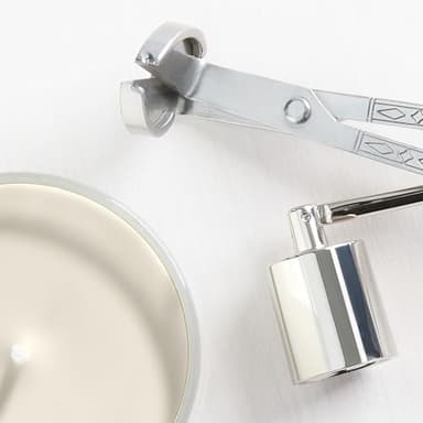 Yankee Candle 3 Wick Candle Jar, Scented Candle with up to 40 Hours of Burn Time, Premium Plant Wax Blend for Consistent Long Lasting Scent from First to Last Burn, Vanilla Cupcake - Image 6