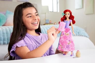 Mattel Disney Princess Ariel Fashion Doll Set, Spin & Reveal with 11 Surprises Including 5 Accessories, 5 Stickers & Play Scene, Inspired by Movie - Image 2