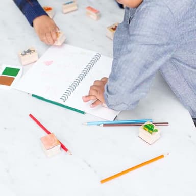 Melissa & Doug Deluxe Wooden Stamp Set: Animals - 30 Stamps, 6 Markers, 2 Stamp Pads - Image 6