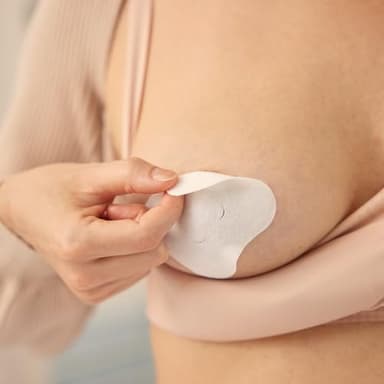 Momcozy Hydrogel Nipple Pads with Soothing Lanolin, Soothies Gel Nursing Pads Provide Instant Cooling Relief, Breastfeeding Essentials, 6 PCS - Image 3