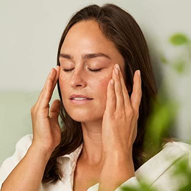 Weleda Face Care Plumping Oil, 1 Fluid Ounce, Plant Rich Moisturizer with Pomegranate Extract and Aloe Vera - Image 13