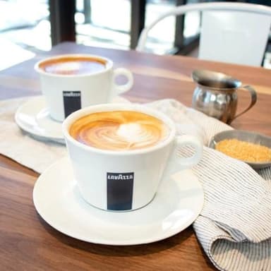 Lavazza QualitÃ Oro Whole Bean Blend, Medium Roast, 2.2 Pound (Pack of 1) ,100% Arabica, Central America & African highland origins, Fruity & Aromatic - Image 6