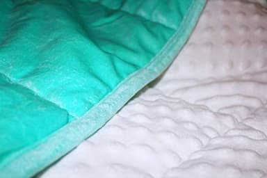 ALANSMA Reversible Weighted Blanket for All Season, Luxury Velvet, Warm and Cool, Adult 15Lb Green Weighted Blanket, Enjoy Sleeping Anywhere(Light Green,60"x80" 15lbs) - Image 2