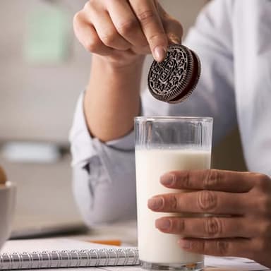 OREO Dark Chocolate Creme Chocolate Sandwich Cookies, Family Size, 12 - 17 oz Packs - Image 7