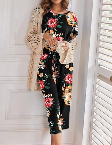 Ekouaer 2 Pack: Women's Pajamas Short Sleeve Sleepwear Tops and Capri Pants Pjs Print Pajama Sets Red Flowers Black M - Image 4