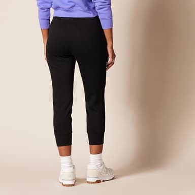 Amazon Essentials Women's Fleece Capri Jogger Sweatpant (Available in Plus Size), Black, Small - Image 3