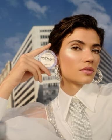 Catrice | Diamond Haze Highlighter (010 Gimme Glitter) | Stunning 3D Shimmer Effect for Face & Body | Silky, Buildable Glow | Vegan & Cruelty Free - Image 5