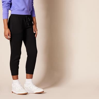 Amazon Essentials Women's Fleece Capri Jogger Sweatpant (Available in Plus Size), Black, Small - Image 2