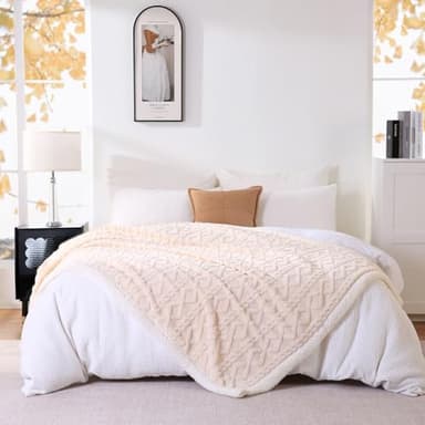 PU MEI Sherpa Throw Blanket for Couch Sofa 90”*80”- Fleece Tufted Fuzzy Soft Cozy Blanket for Bed, Thick Warm Blanket for All Seasons, (Off White, 80"*90") - Image 6