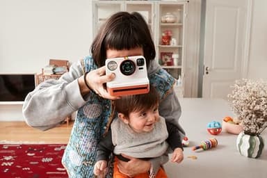 Polaroid Now 3rd Generation I-Type Instant Camera + Film Bundle - Now Black Camera + 16 Color Photos (6560) - Image 10