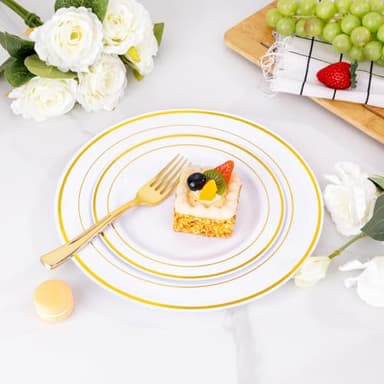 I00000 700Pcs Gold Dinnerware Set for 100 Guests, Plastic Plates for Party, Include: 100 Rim Dinner Plate, 100 Dessert Plate, 100 Paper Napkins, 100 Cups, 100 Gold Plastic Silverware Set - Image 2