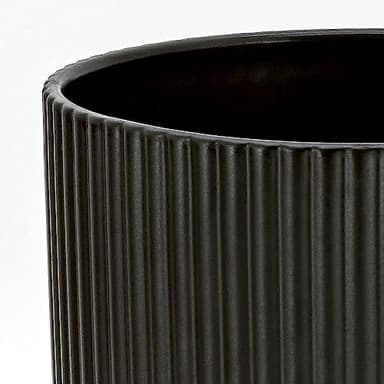 Amazon Basics Fluted Ceramic Round Planter, 10-inch, Black - Image 3