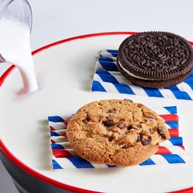 Nabisco Sweet Treats Cookie Variety Pack OREO, OREO Golden & CHIPS AHOY!, 30 Snack Packs (2 Cookies Per Pack) - Image 8