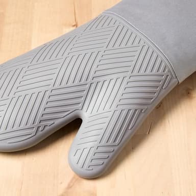 TOWN & COUNTRY BASICS Basketweave Soft Silicone Oven Mitt 2-Pack Set, Heat Resistant up to 500F, Flexible Silicone, Non-Slip Grip, Grey, 7.5"x13" - Image 3