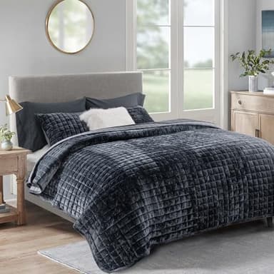 RECYCO Luxury Velvet Quilt Set King Size Bedding Sets, Ultra Soft Velvet Comforter Set, Lightweight Channel Box Stitch Oversized Bedspread Coverlet for All Season, with 2 Shams, Black - Image 2