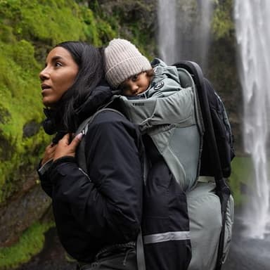 Thule Sapling Child Carrier Backpack - Machine Washable Seat - Self-Standing Frame - Adjustable Padded Straps for Parents - Ergonomic seat with Under-Leg Support for Child - UPF 50 Sunshade,Black - Image 6