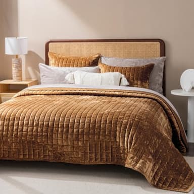 RECYCO Luxury Velvet Quilt Set King Size Bedding Sets, Ultra Soft Velvet Comforter Set, Lightweight Channel Box Stitch Oversized Bedspread Coverlet for All Season, with 2 Shams, Caramel Gold - Image 3