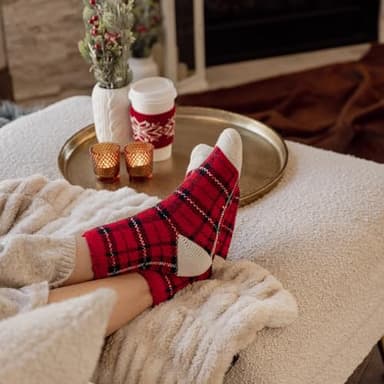 MUK LUKS Women's 2 Pair Pack Heat Retainer Crew Socks, Red/Ivory, One Size Fits Most (6-11) - Image 2