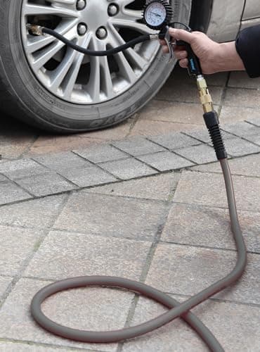 YOTOO Heavy Duty Rubber Air Hose 3/8-Inch by 50-Feet, 300 PSI Air Compressor Hose with 1/4" Industrial Swivel Solid Brass Quick Coupler, Plug and Bend Restrictors, Gray - Image 5