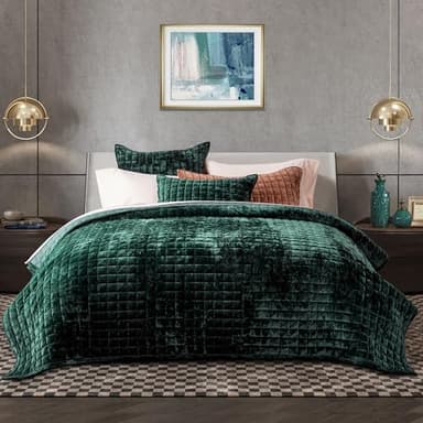 RECYCO Luxury Velvet Quilt Set King Size Bedding Sets, Ultra Soft Velvet Comforter Set, Lightweight Channel Box Stitch Oversized Bedspread Coverlet for All Season, with 2 Shams, Emerald Green - Image 1