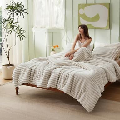 Bedsure Fluffy Comforter Set King Size - Super Soft Faux Fur Bed Set Linen, All Seasons Warm Plush Fleece Bedding, 3 Pieces, 1 Shaggy Fuzzy King Comforter with 2 Pillowcases - Image 6