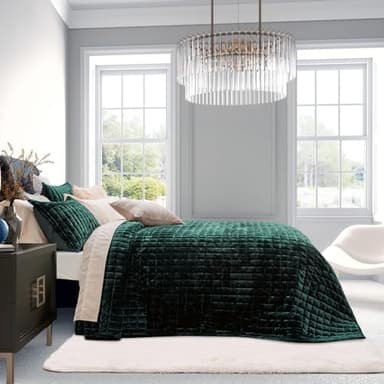RECYCO Luxury Velvet Quilt Set King Size Bedding Sets, Ultra Soft Velvet Comforter Set, Lightweight Channel Box Stitch Oversized Bedspread Coverlet for All Season, with 2 Shams, Emerald Green - Image 2