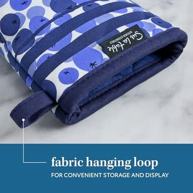 SUR LA TABLE Kitchen Essentials Fresh Blueberries Fruit Mini Oven Mitt 2-Pack Set, Heat Resistant, 100% Cotton, Flexible Non-Slip Silicone Grip, Blue/White, 5.5"x8" - Image 3