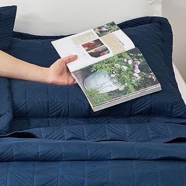 Bedsure King Size Quilt Bedding Set - Soft Ultrasonic King Bedspread - Navy Coverlet Quilted Bedding - Lightweight Comforter Set for All Seasons (Includes 2 Pillow Shams) - Image 3