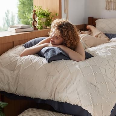 Bedsure Twin/Twin XL Comforter Set - Beige Comforter, Boho Tufted Shabby Chic Bedding, 2 Pieces Vintage Farmhouse Bed Set for All Seasons, Fluffy Soft Bedding with 1 Pillow Sham - Image 3