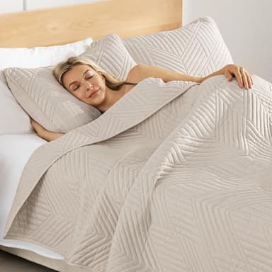 Exclusivo Mezcla Ultrasonic Full Queen Quilt Bedding Set, Lightweight Brich Beige Bedspreads Soft Modern Geometric Coverlet Set for All Seasons (1 Quilt and 2 Pillow Shams) - Image 4