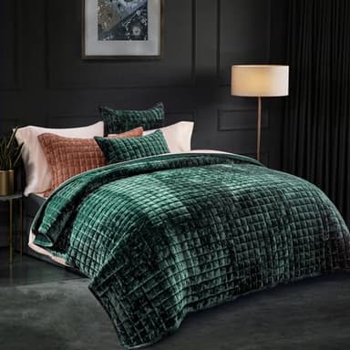 RECYCO Luxury Velvet Quilt Set King Size Bedding Sets, Ultra Soft Velvet Comforter Set, Lightweight Channel Box Stitch Oversized Bedspread Coverlet for All Season, with 2 Shams, Emerald Green - Image 3