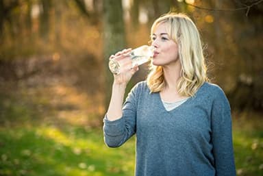 Epica Clear Glass Bottles with Lids, 18oz Resuable Glass Water Bottles for Juicing with Stainless Steel Cap to store Milk, Smoothie, etc., 100% Leak Proof, Durable and Dishwasher Safe (Set of 6) - Image 6