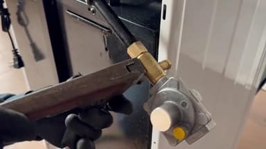 MC - 20" Black W Gas Space Saver Range with 2.4 CFT Oven Capacity - Italian SABAF Sealed Burners, 1 Ultra-Fast, 3 Fast – Easy to Clean, Iron Grates, Cool Knobs - L 21" W 20" H 41" - Image 7