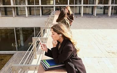 JBL Vibe Beam - True Wireless JBL Deep Bass Sound Earbuds, Bluetooth 5.2, Water & Dust Resistant, Hands-free call with VoiceAware, Up to 32 hours of battery life (White) - Image 9