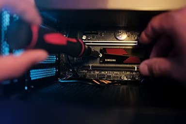 SAMSUNG 990 PRO Heatsink SSD 4TB, NVMe M.2, Speeds Up to 7,450MB/s Best for PlayStation® 5 (PS5 SSD) Console Expansion MZ-V9P4T0CW - Image 7