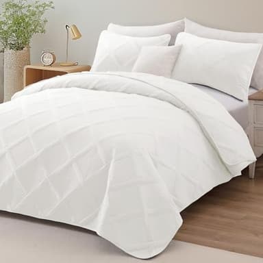 Exclusivo Mezcla Quilts Queen Size - White Quilt Set Bedspread with 2 Pillow Shams, Modern Bedding Set with Striped Pattern, Soft Lightweight Bedspreads Queen Size for All Seasons - Image 2