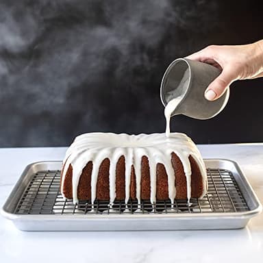 Nordic Ware Naturals® Quarter Sheet with Oven-Safe Nonstick Grid - Image 3