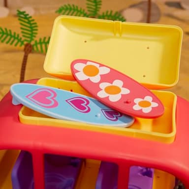 Peppa Pig Peppa Visits Australia Campervan Vehicle Preschool Toy with Rolling Wheels; Includes 8 Figures, 4 Accessories, for Ages 3 and Up (Amazon Exclusive) - Image 4