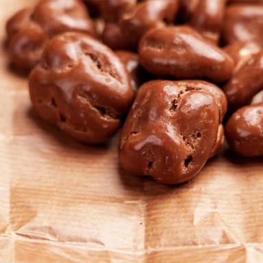 Yupik Dark Chocolate Pecans, 60% Cacao, 2.2 lb (35.2 oz), Kosher, Chocolate Nuts, Pecans Dipped in Rich Dark Chocolate, Crunchy & Smooth, Chocolate Candy, Sweet Snack, Ideal for Baking & Decorating - Image 7