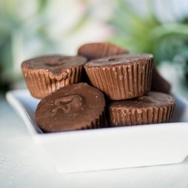 Yupik Mini Peanut Butter Cups, 2.2 lb (35.2 oz), Kosher, Milk Chocolate Goblets, Peanut Butter Filling, Smooth & Creamy, Delicious Snacks, Ideal for Baking, Topping & Gifting - Image 7