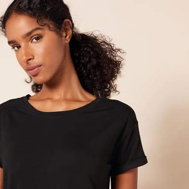 Amazon Essentials Women's Studio Relaxed-Fit Lightweight Crewneck T-Shirt, Black, X-Large - Image 4